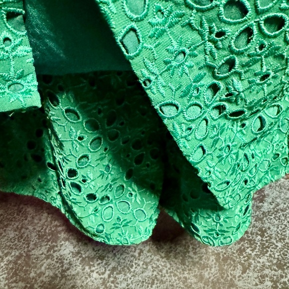 Lilly Pulitzer Sarina Romper - Evergreen Diamond Leaf Eyelet (Size 0) - Picture 5 of 8